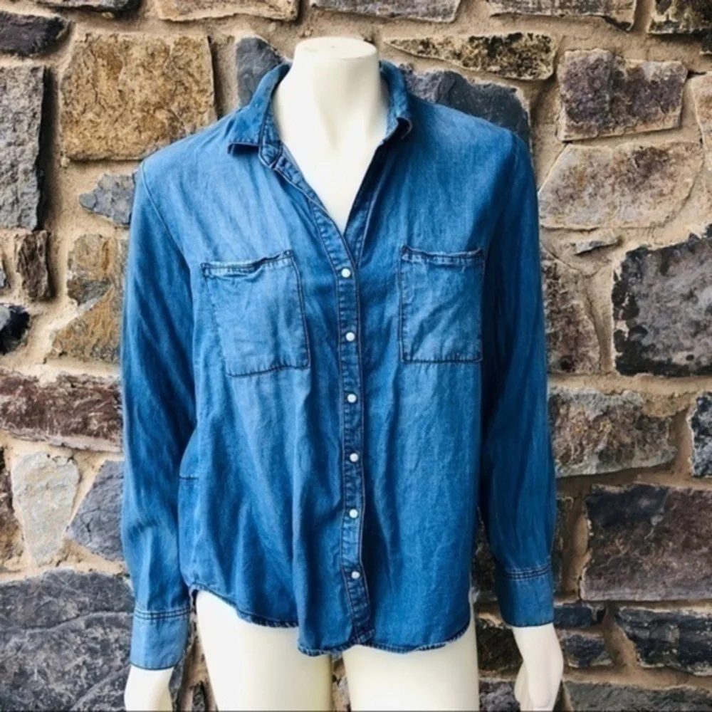 Saks fifth avenue button down denim shirt